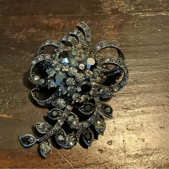 Vintage Sparkling Black and Marcasite Beautiful Brooch - Picture 5 of 6